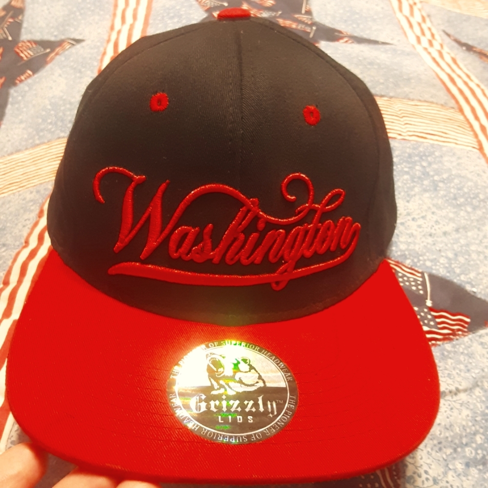 Black&Red Grizzly Lids Washington Hat One Size Fits All